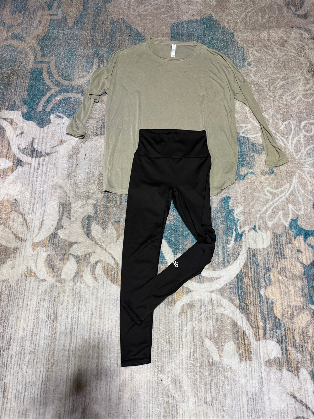 ALO outfit size small